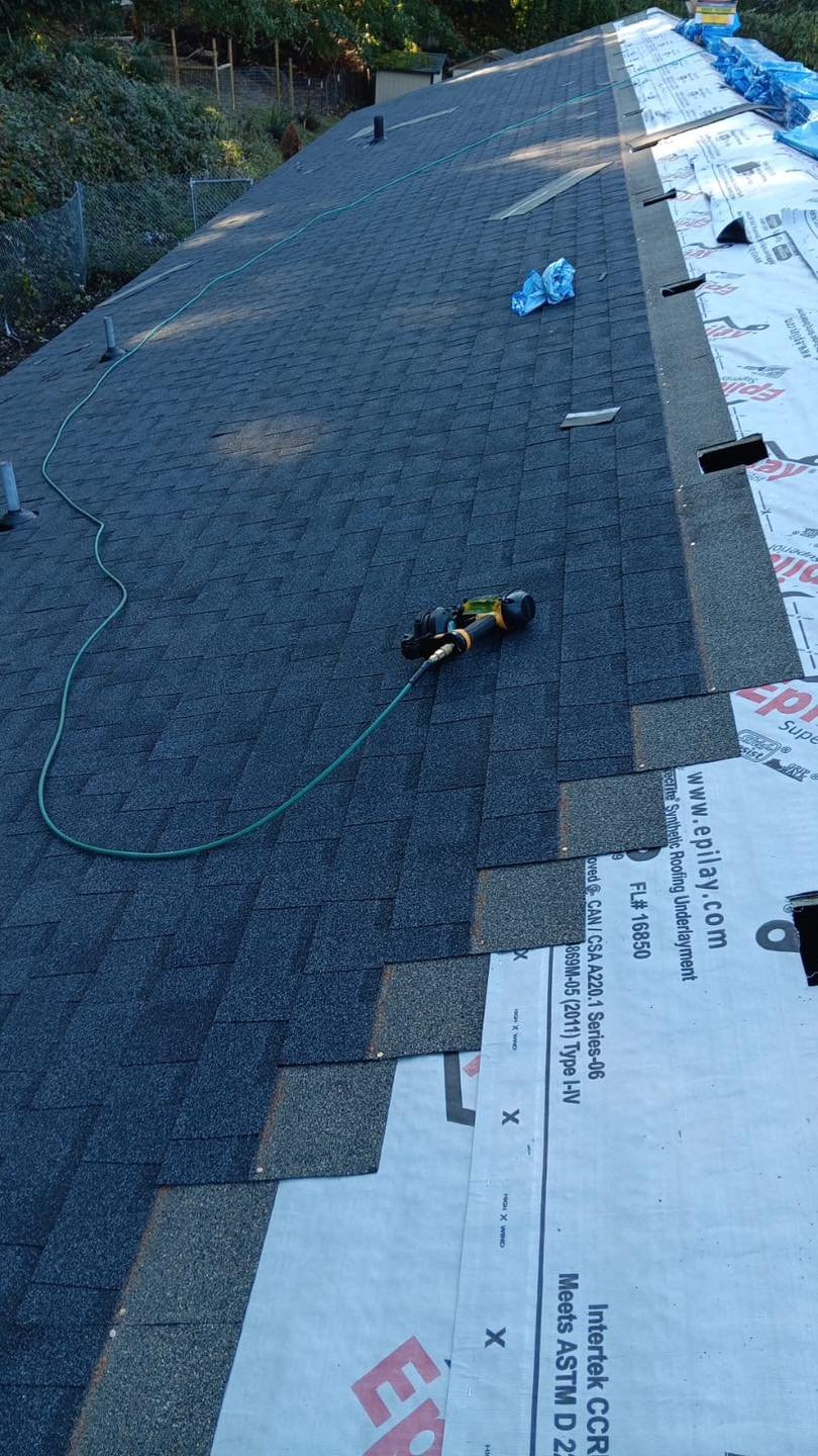 VC Contractor crew installing architectural asphalt shingles over synthetic underlayment in Longview, WA