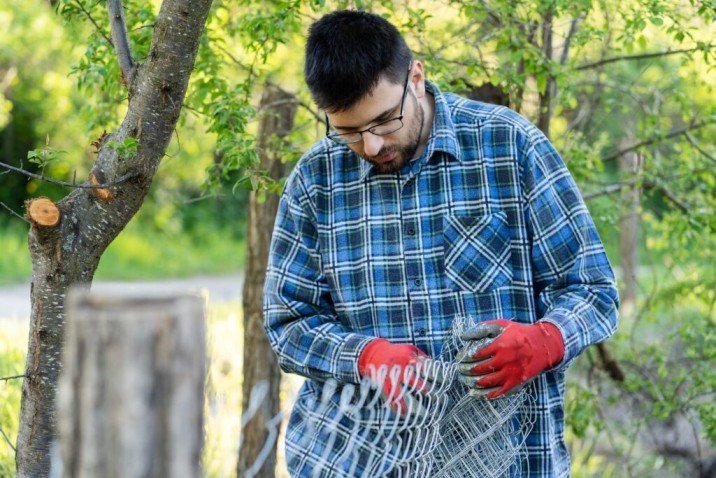 VC Contractor team member preparing chain link fencing material in Longview, WA