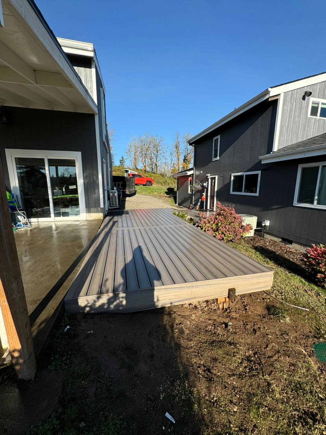 New composite deck connecting two Longview, WA homes built by VC Contractor