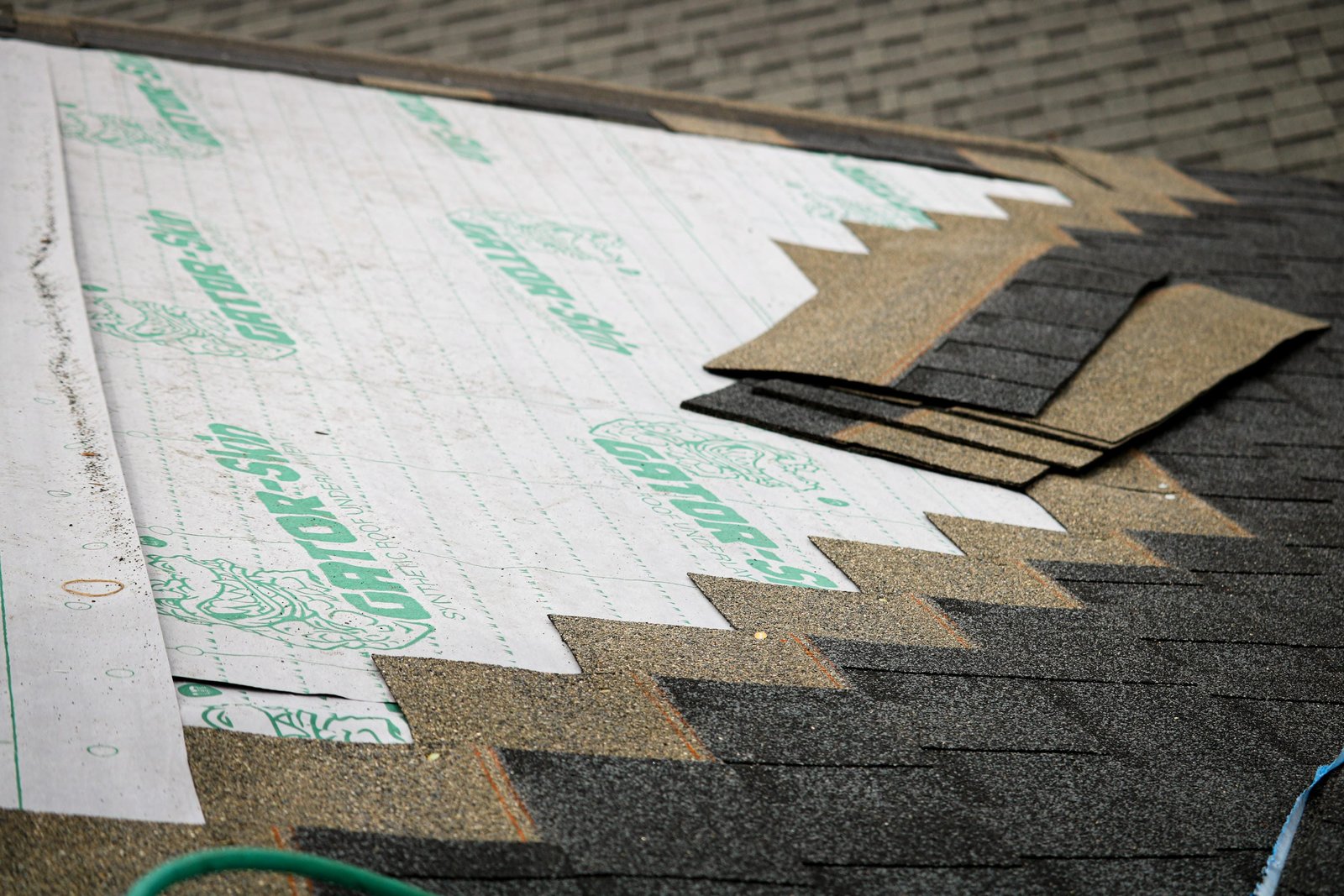 Roof repair and leak fixes in Longview, WA – quality shingles