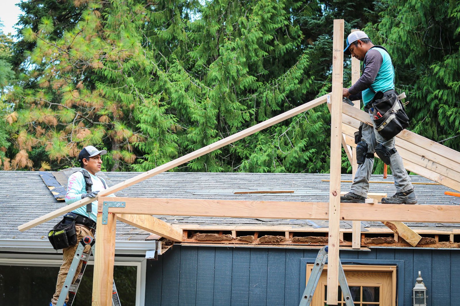 Storm-damaged roof replaced in Longview, WA