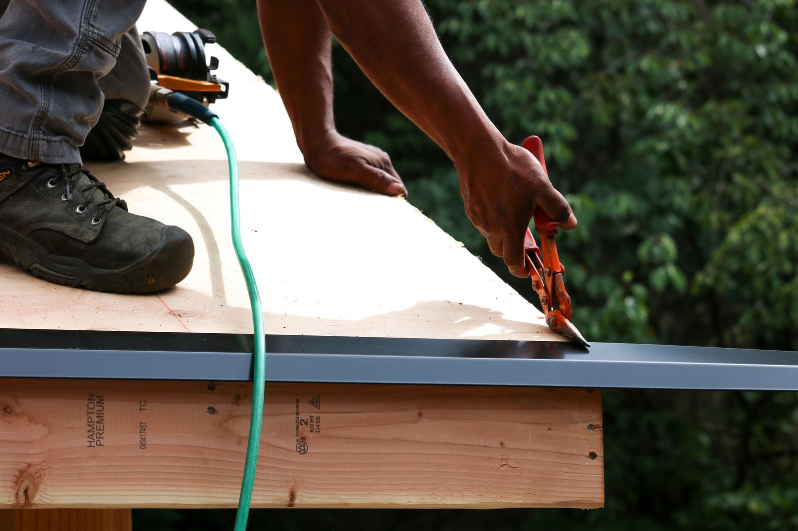 Steep-slope roof installed by VC Contractor in Longview, WA