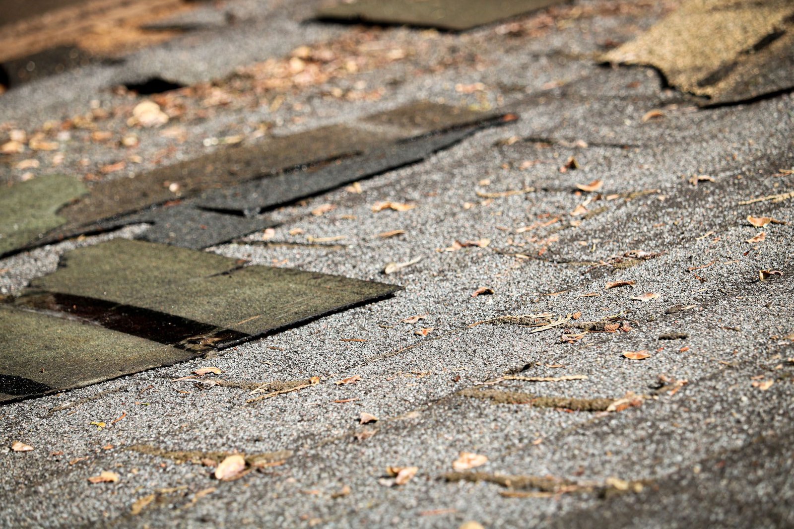 Ridge cap shingle install on a Cowlitz County, WA roof