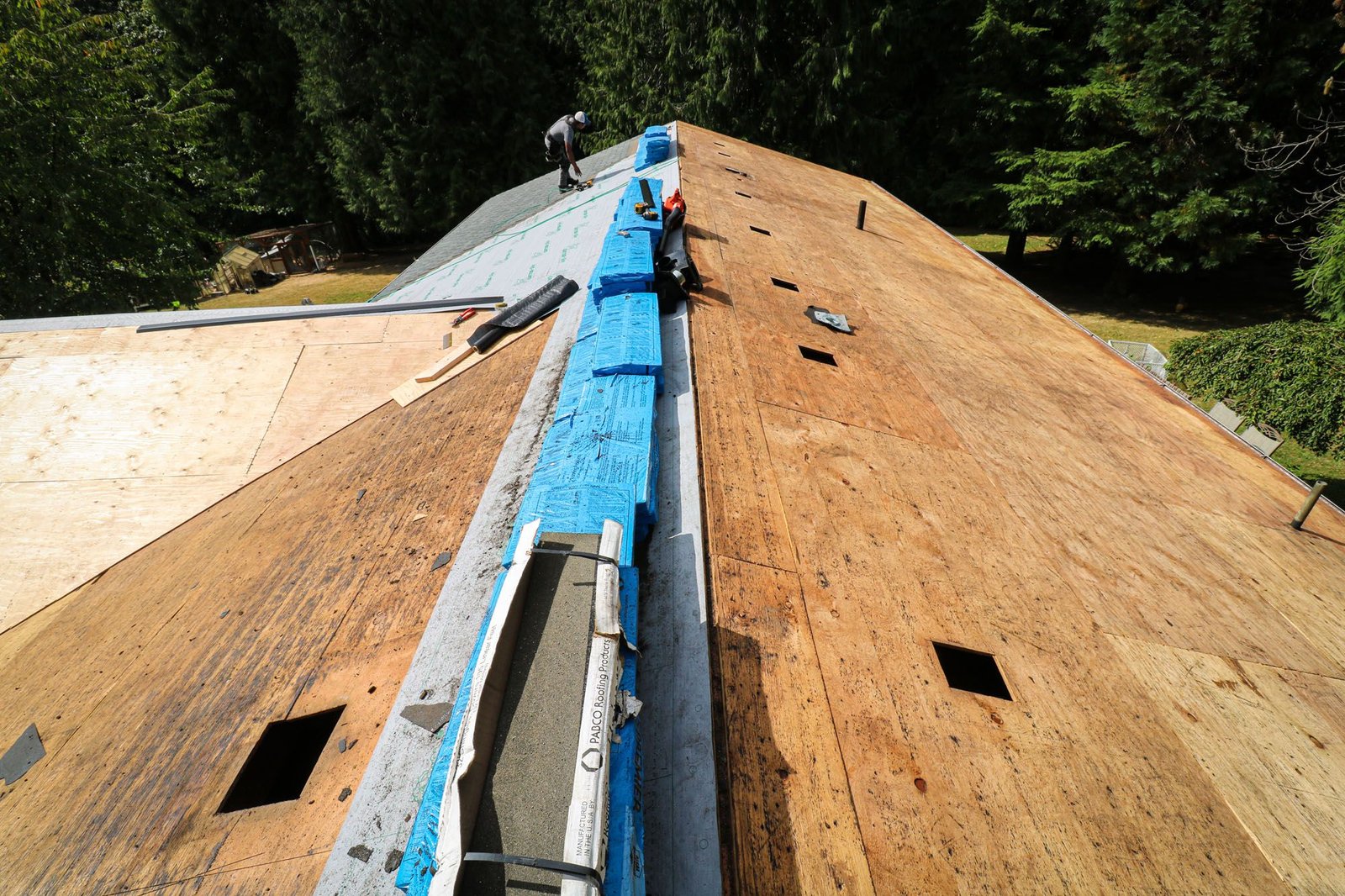 Steep-slope roof installed by VC Contractor in Longview, WA