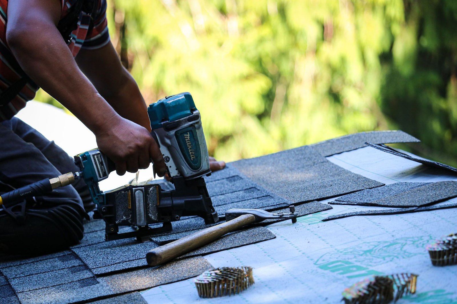 Roof tear-off and replacement in Longview, WA