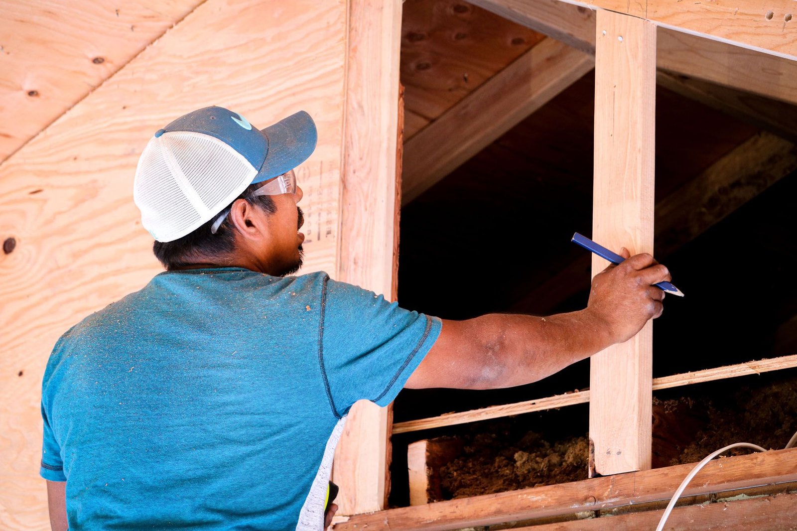 Roof tear-off and replacement in Longview, WA